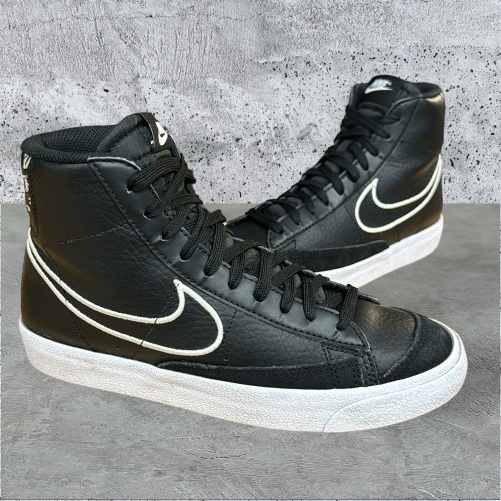 Nike Blazer Mid ‘77 SE (GS) Black Playful Fonts DJ0265-001 Shoes- SZ 5.5Y- 7.5 W